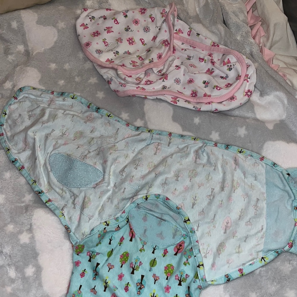 2 Swaddles